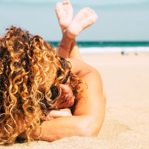 Come proteggere i capelli in estate con prodotti naturali