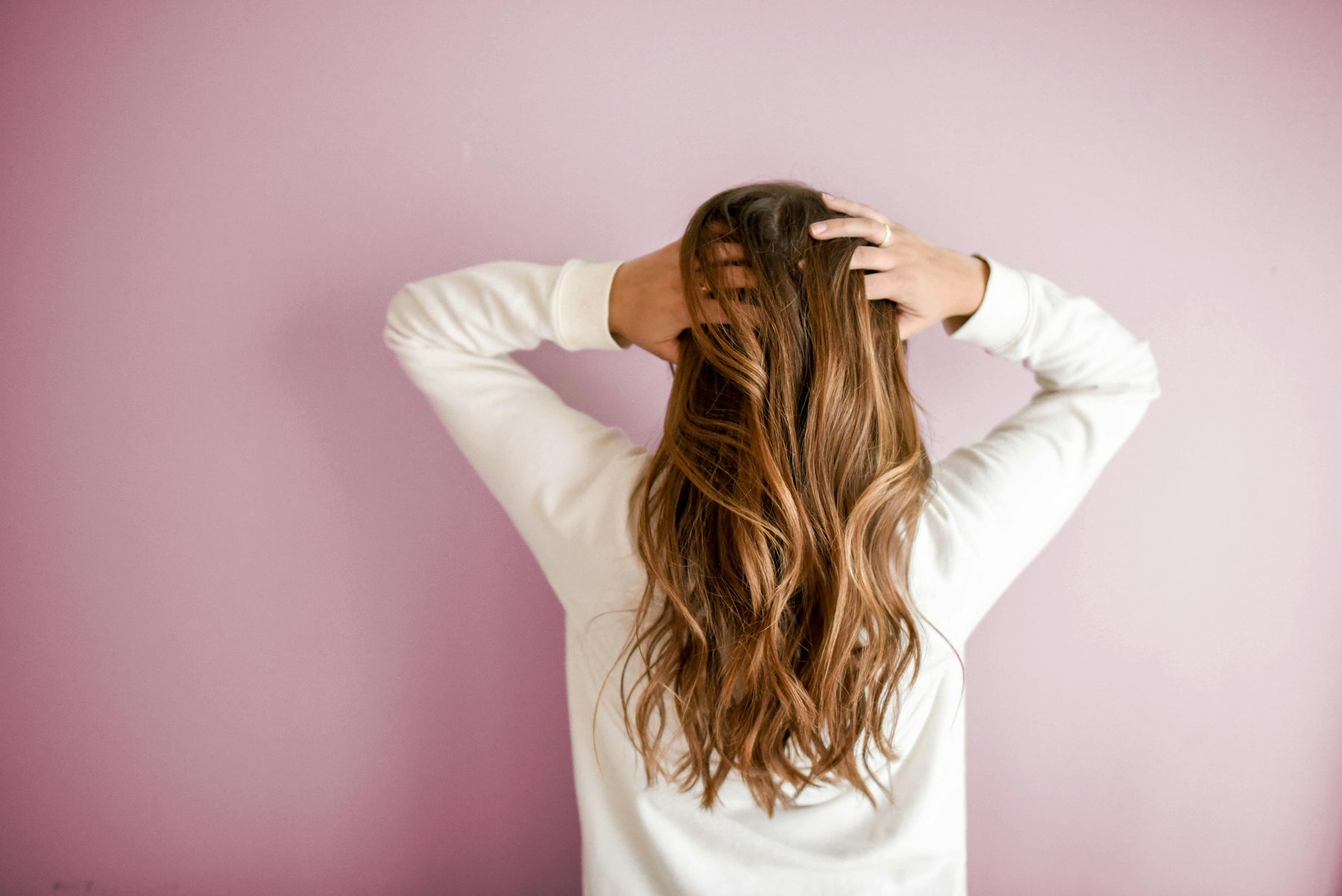 Caduta dei capelli nelle donne: cause e rimedi naturali